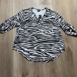 Torrid Harper Size L Zebra Print 3/4 Roll‎ Tab Sleeve V Neck Pocket Front 0 / 12